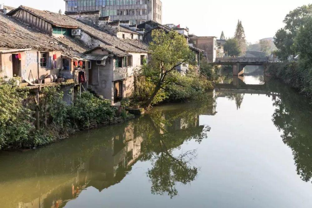 职业技术学校学费多少钱一年?-找到200次思考的动力